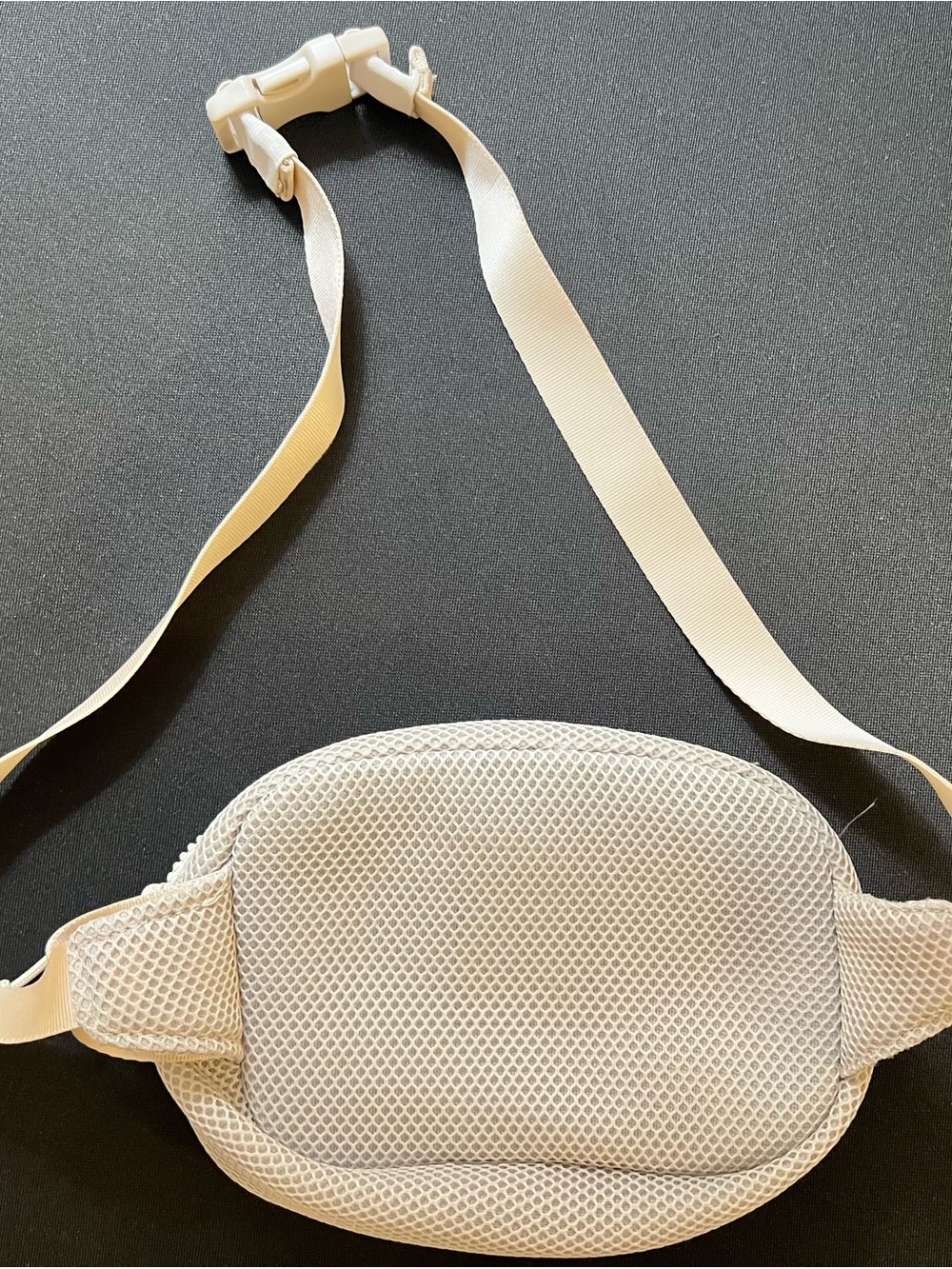 Adidas Cream Mesh Belt Bag (Fanny Pack) With Front Zip & Straps - Picture 8 of 8